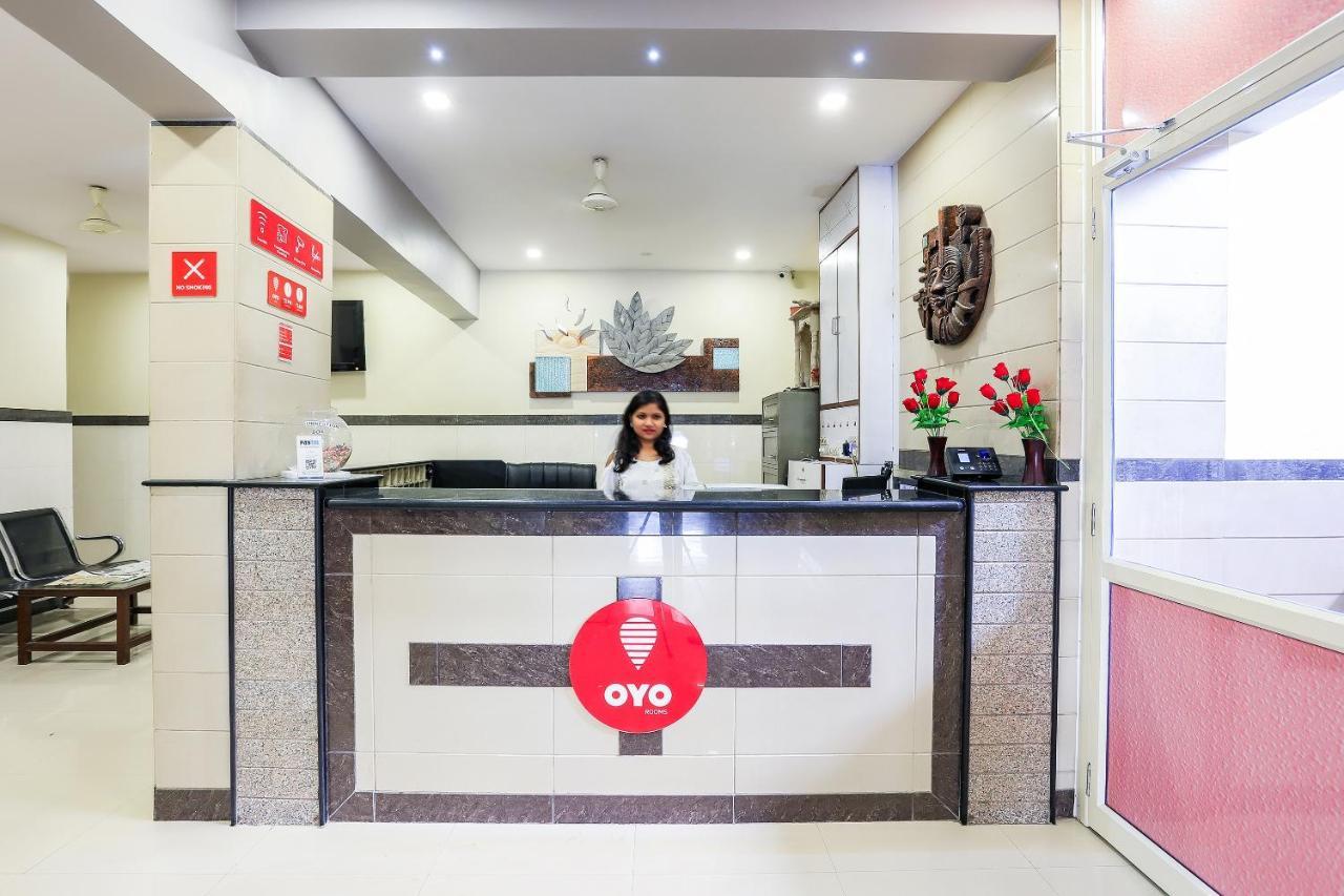 Oyo 10697 Hotel Suraj Inn Surat Exterior photo