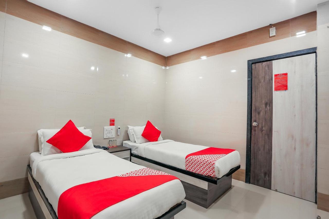 Oyo 10697 Hotel Suraj Inn Surat Exterior photo