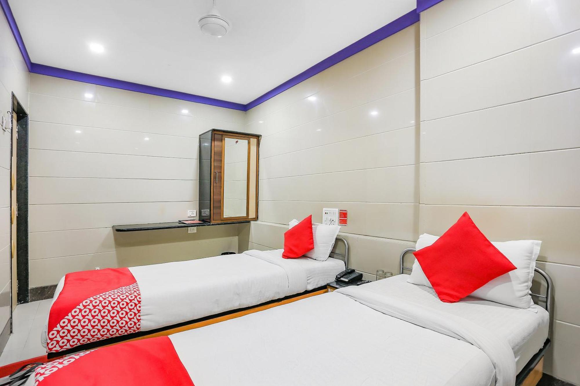 Oyo 10697 Hotel Suraj Inn Surat Exterior photo