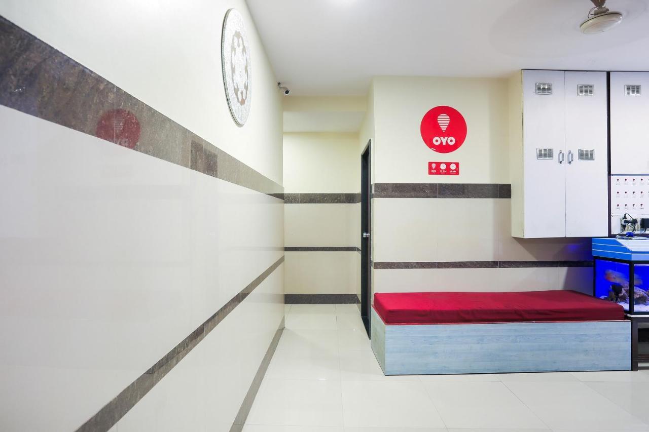 Oyo 10697 Hotel Suraj Inn Surat Exterior photo