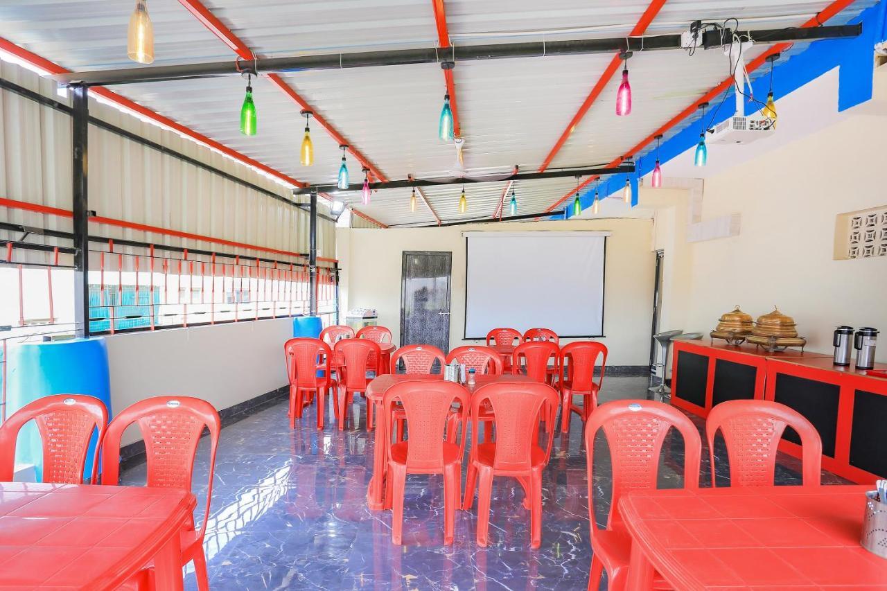 Oyo 10697 Hotel Suraj Inn Surat Exterior photo