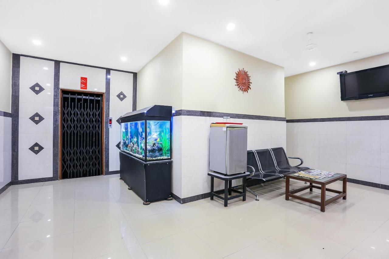 Oyo 10697 Hotel Suraj Inn Surat Exterior photo