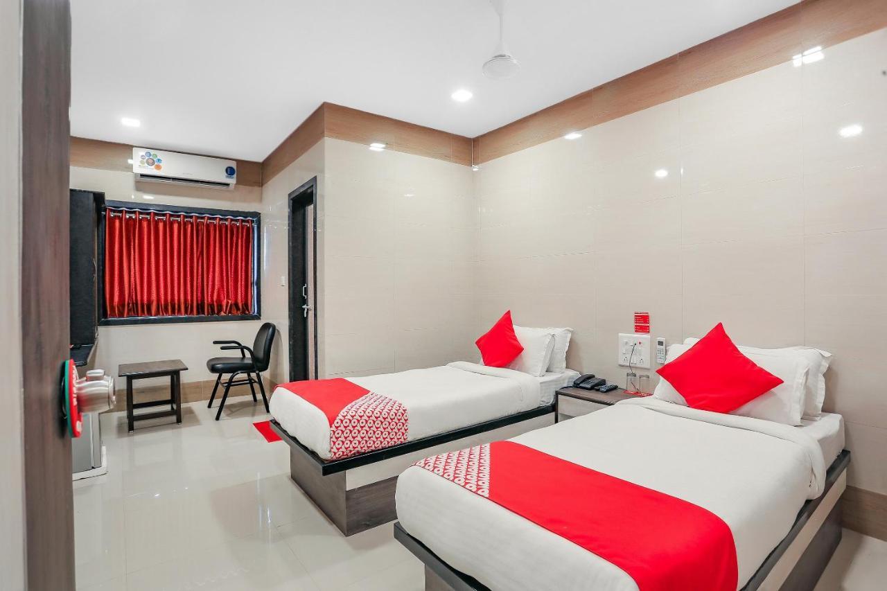 Oyo 10697 Hotel Suraj Inn Surat Exterior photo