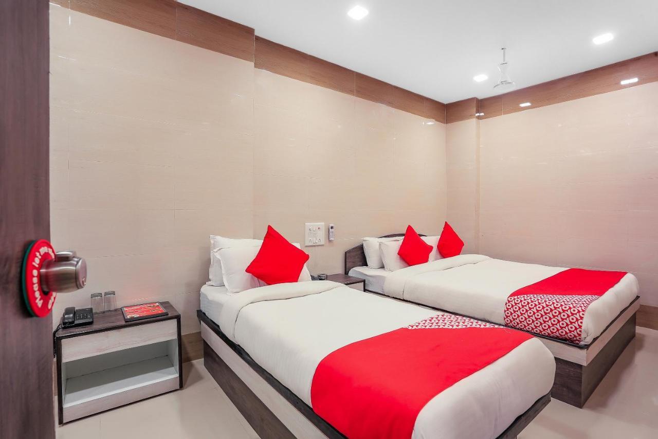 Oyo 10697 Hotel Suraj Inn Surat Exterior photo
