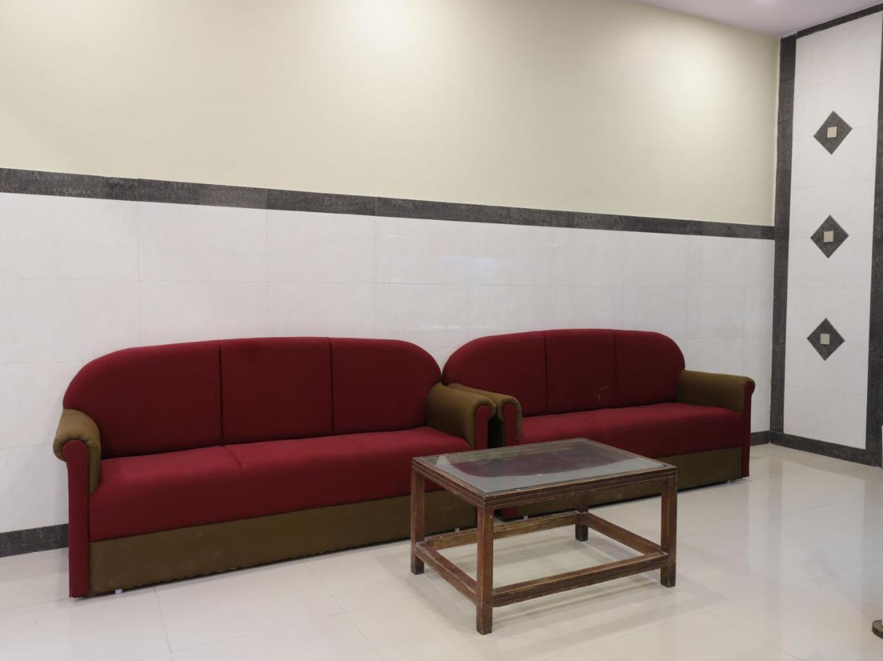 Oyo 10697 Hotel Suraj Inn Surat Exterior photo