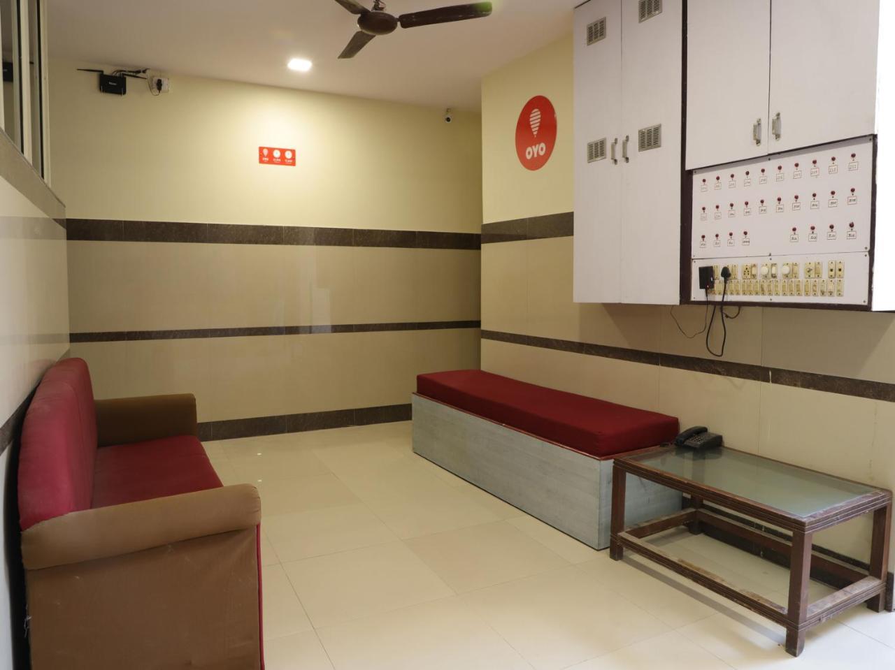 Oyo 10697 Hotel Suraj Inn Surat Exterior photo